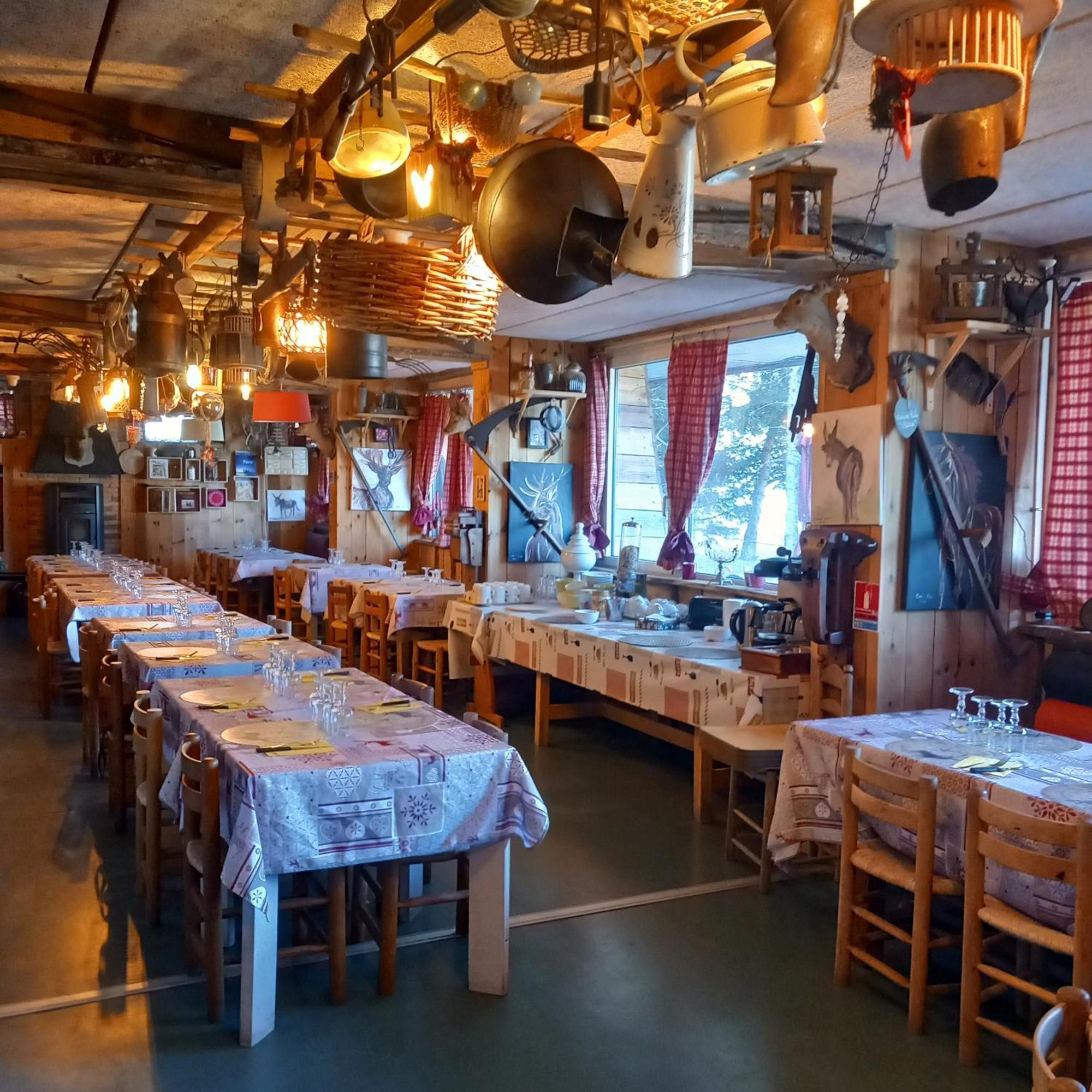 Montlo Relais Des Cerfs Hotel Cubieres Kültér fotó