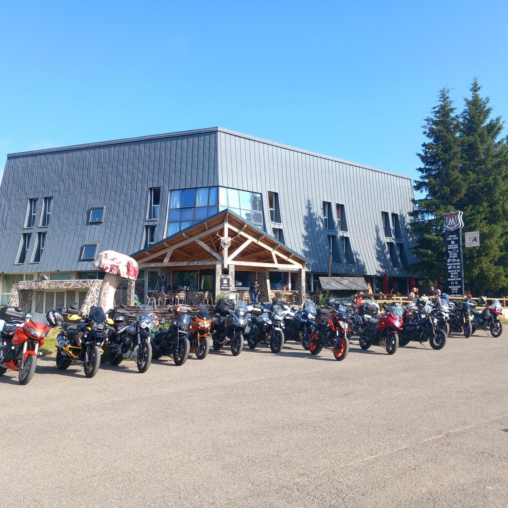 Montlo Relais Des Cerfs Hotel Cubieres Kültér fotó